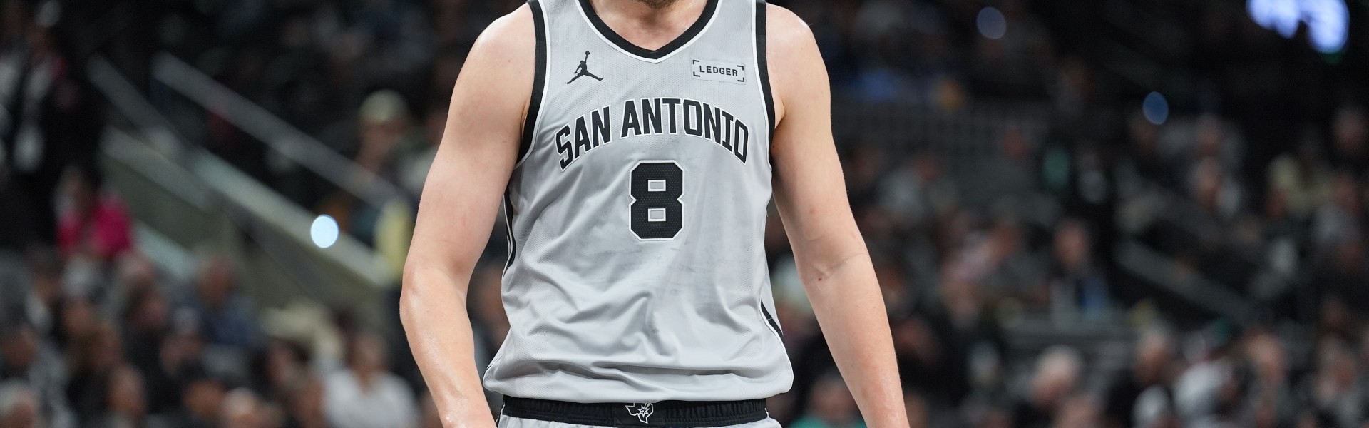 电玩游戏-解说：马刺的中锋问题需解决 奥利尼克今天的挡拆被对手彻底无视